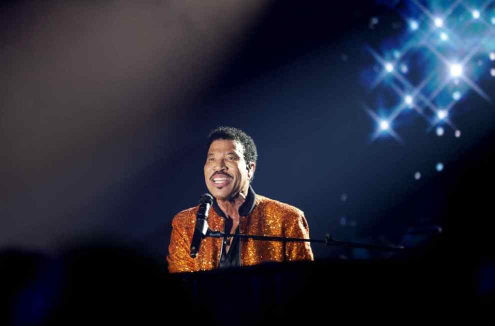 PALM BEACH, FLORIDA - FEBRUARY 18: Lionel Richie performs onstage as the Everglades Foundation Celebrates 30 Years at the Breakers on February 18, 2023 in Palm Beach, Florida.