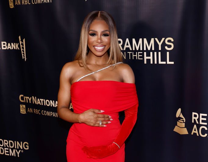 Candiace Dillard Bassett Debuts Baby Bump On Red Carpet