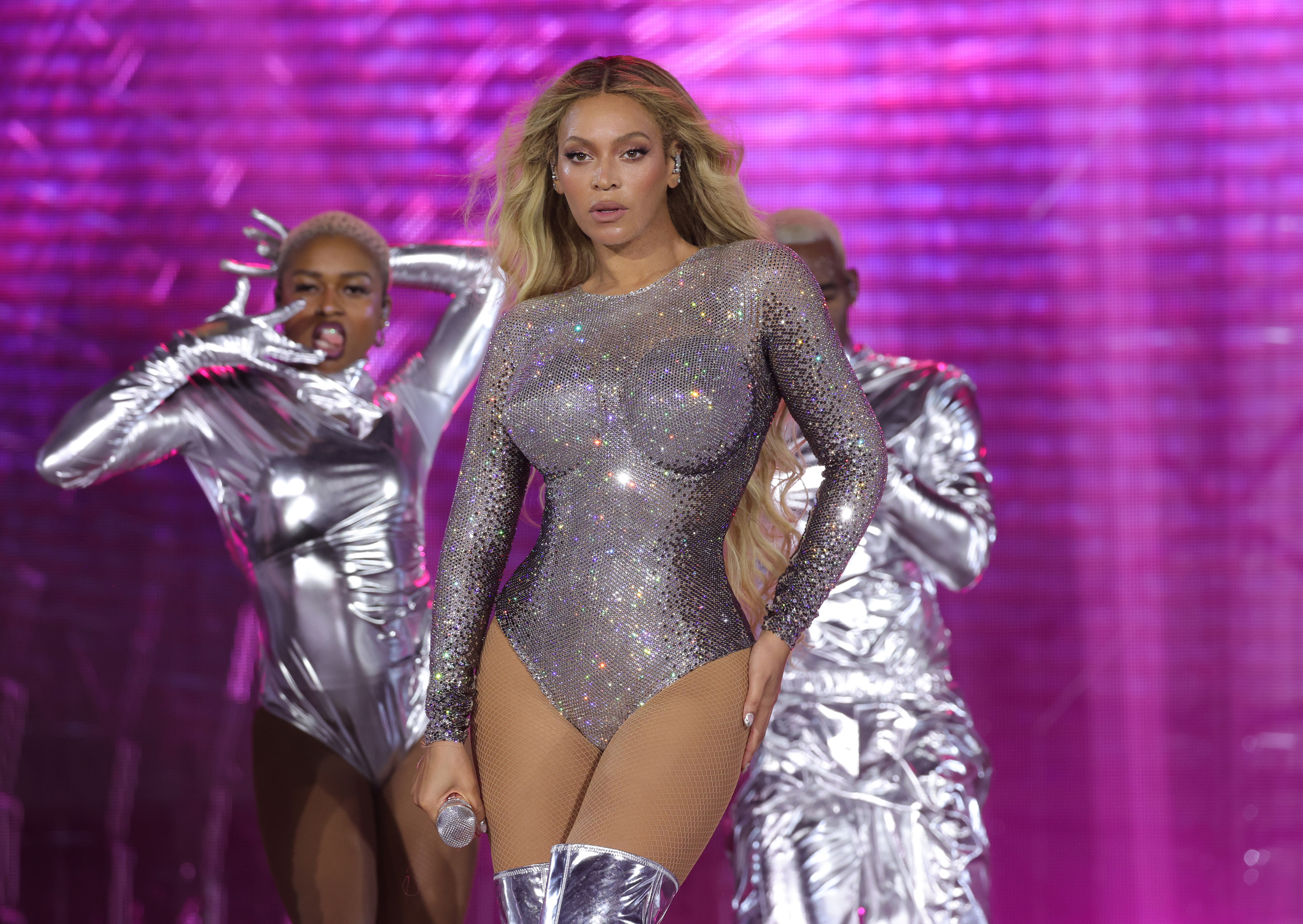 Beyoncé Banned From Egyptian Pyramids According to Archaeologist - WBLS