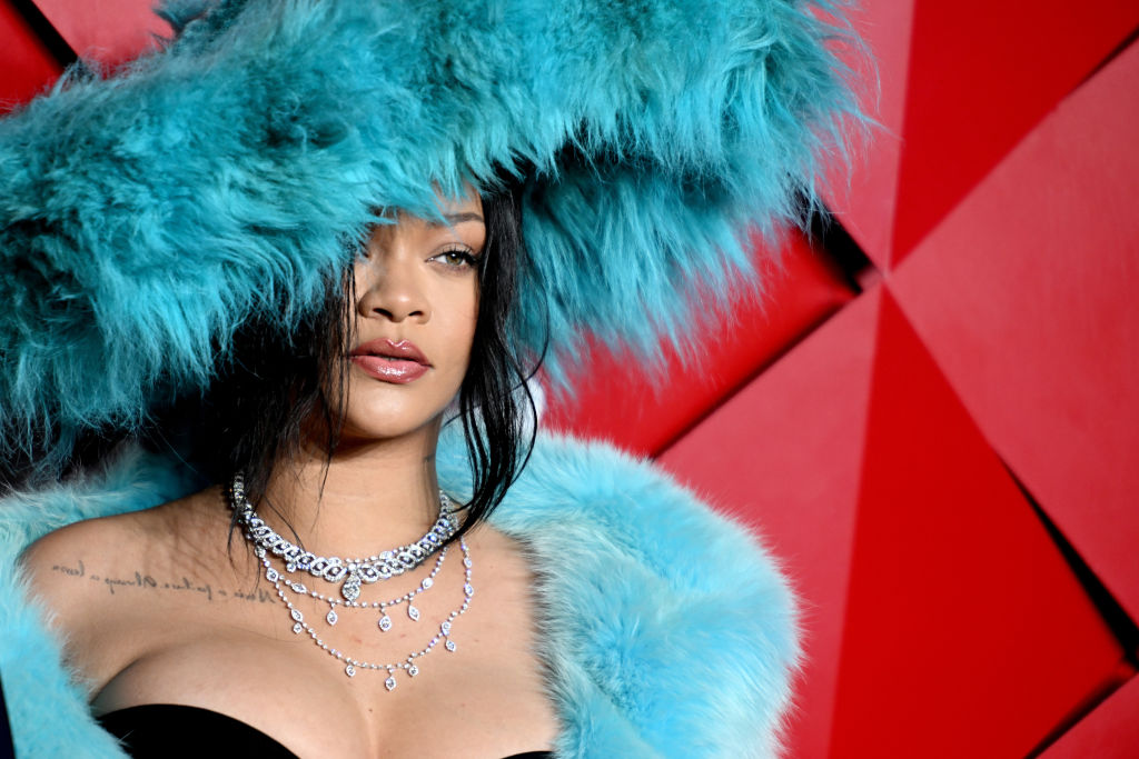 Rihanna Claps Back At A Fan Who Called Her ‘Forehead’ On IG Live