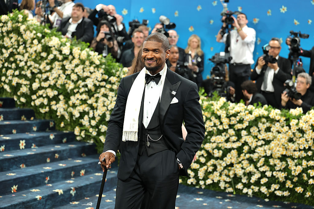 Usher Warned By Fan She’s Allergic To Cherries After Almost Being Fed One