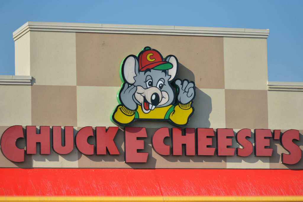 Chuck E. Cheese Employee Arrested For Credit Card Fraud