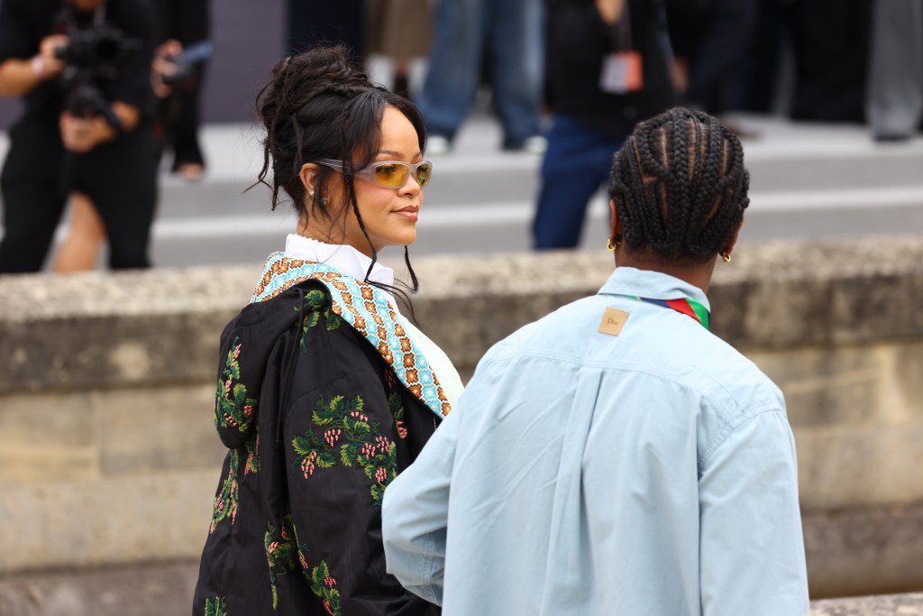 Rihanna Returns To Barbados For The Funeral Of Her Dad, Ronald Fenty