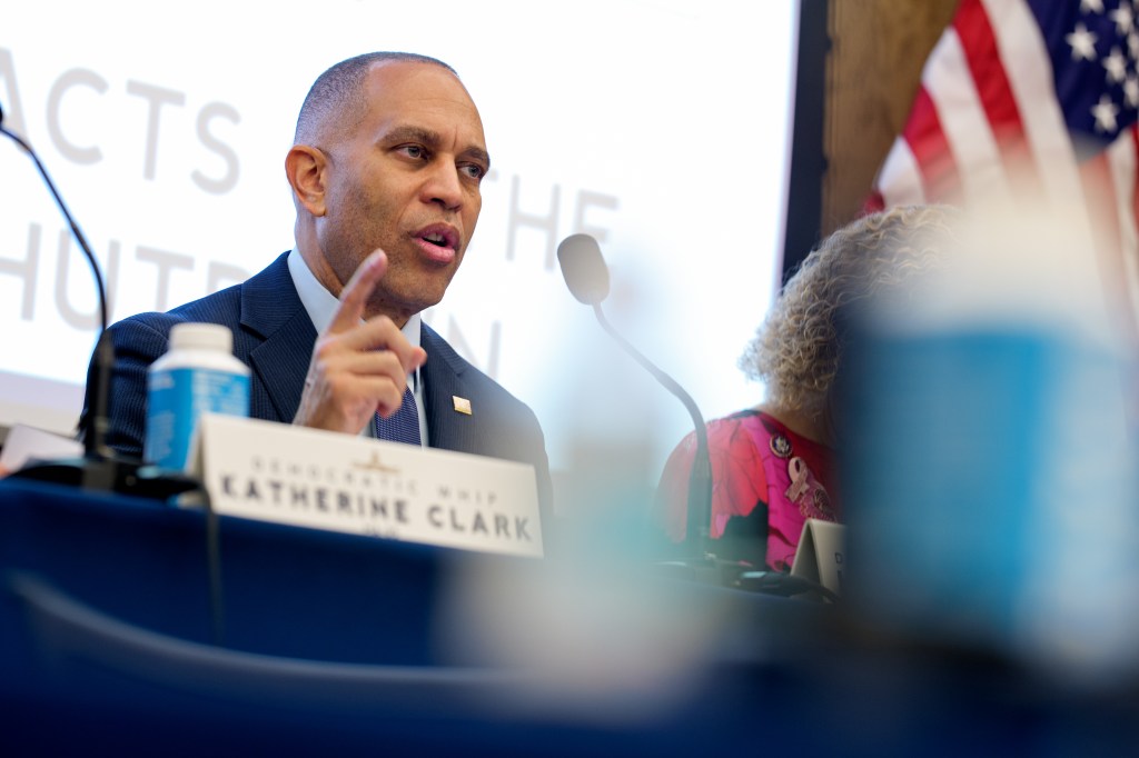 Hakeem Jeffries Formally Endorses Zohran Mamdani