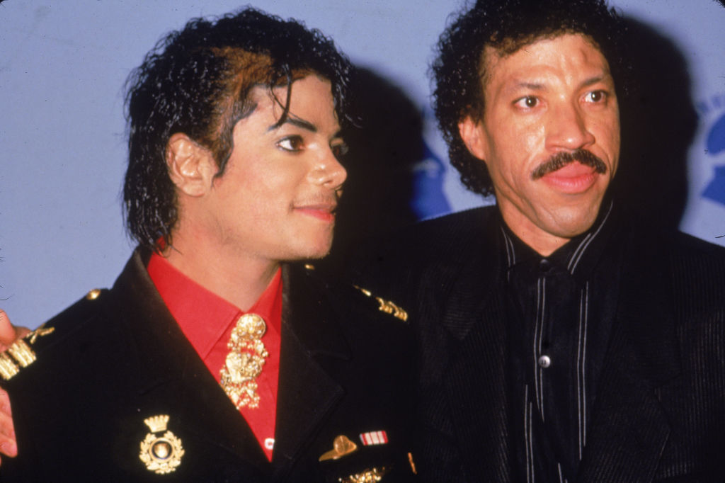 Lionel Richie Says Michael Jackson Was Called ‘Smelly’ For Bad Hygiene