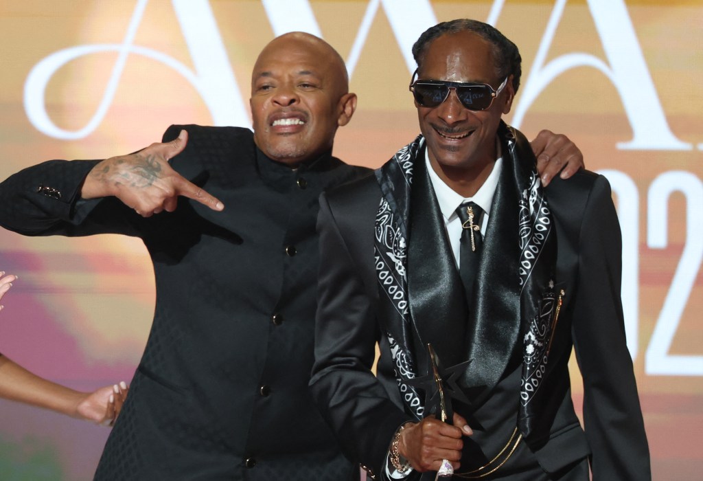 Martha Stewart Partners With Snoop Dogg and Dr.Dre For Gin Cocktail Recipes