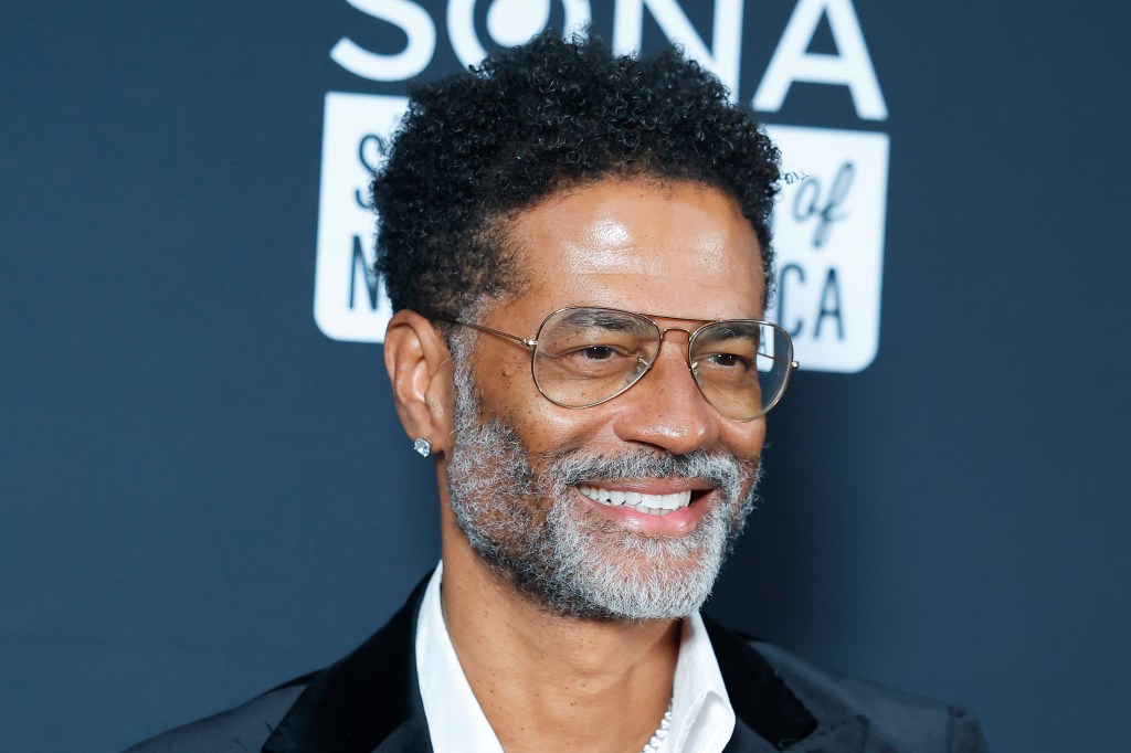 Eric Benét Sings With Daughter Luna On Stage