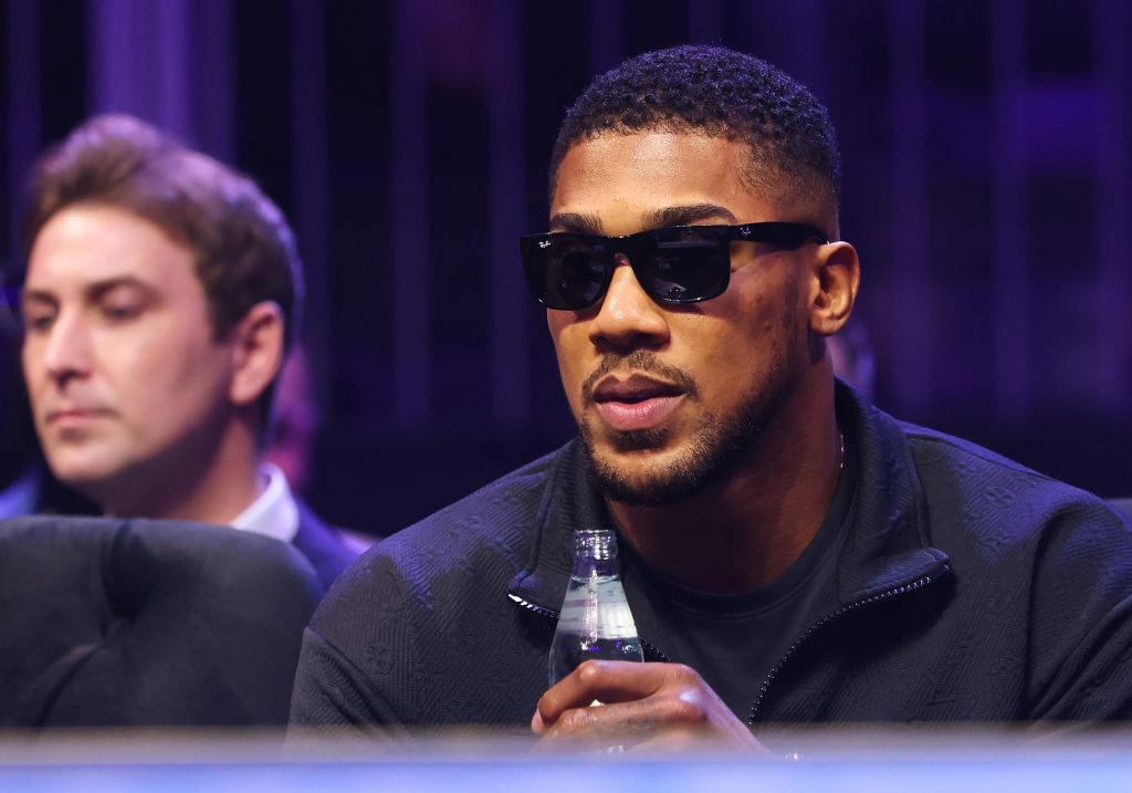Anthony Joshua Shares Heartfelt Tribute Following Death of Trainer and Coach in Tragic Crash